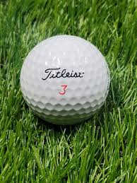 (H) An assortment of Titleist golf balls (Not Pro V1 or AVX) (12 Balls)